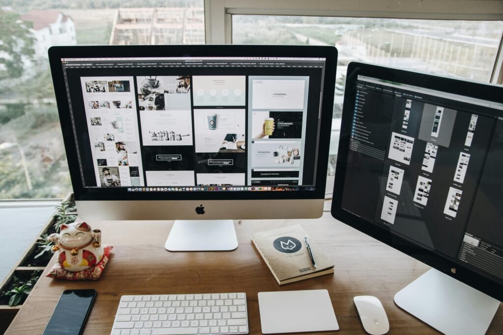 Two of the most dominant ecosystems in the market are Microsoft Windows (PC) and macOS (Apple Mac). But which one suits your business best?